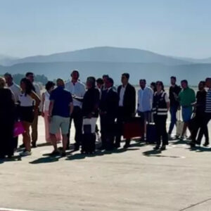 bakan mehmet nuri ersoy ucak sirasinda AVh3gJMR