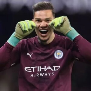 edersondan galatasaray taraftarini heyecanlandiran hamle ziqcD8lc