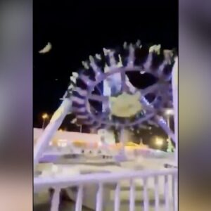 lunaparkta katliam gibi olay devasa oyuncak yere cakildi VpsVQMJA