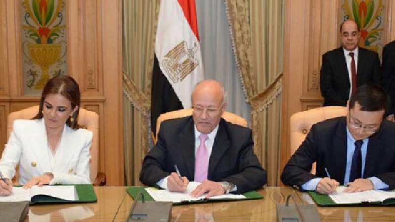 misir bae ve bahreyn cin ile gunes enerjisi uretim projesi anlasmasi imzaladi UGnkKFlf