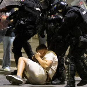 sirbistan eylemlerle sarsiliyor halk birbirine girdi YcwkjdKI