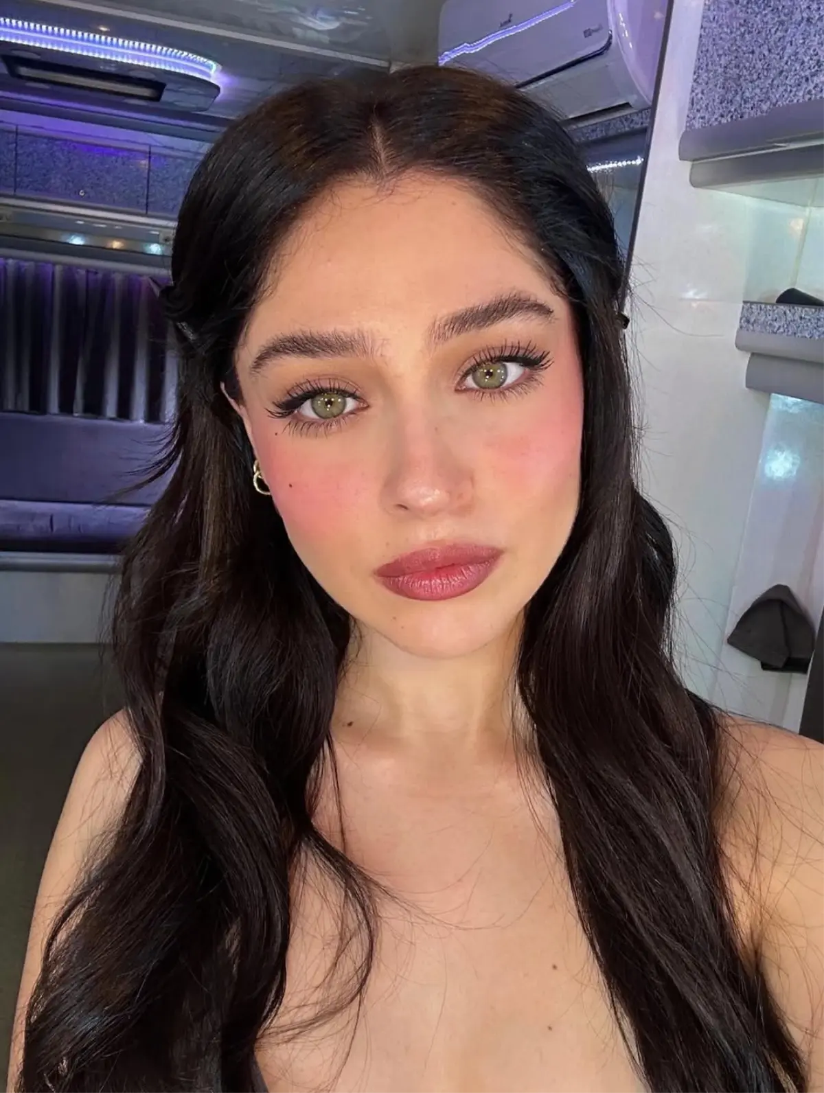 cemre bayselin makyaj paylasimi begeni topladi bWCdmOGr