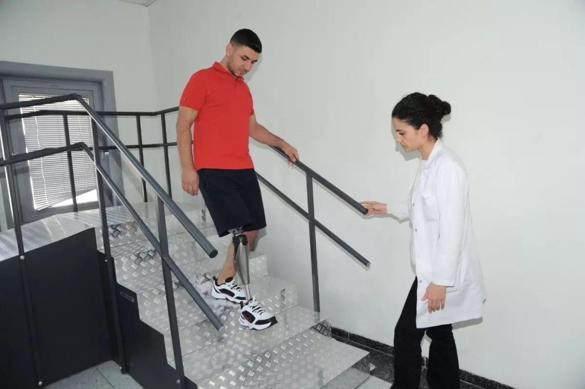 gazi akbas yasama sevinci ve muzigiyle umut oluyor 1PhzC5OH