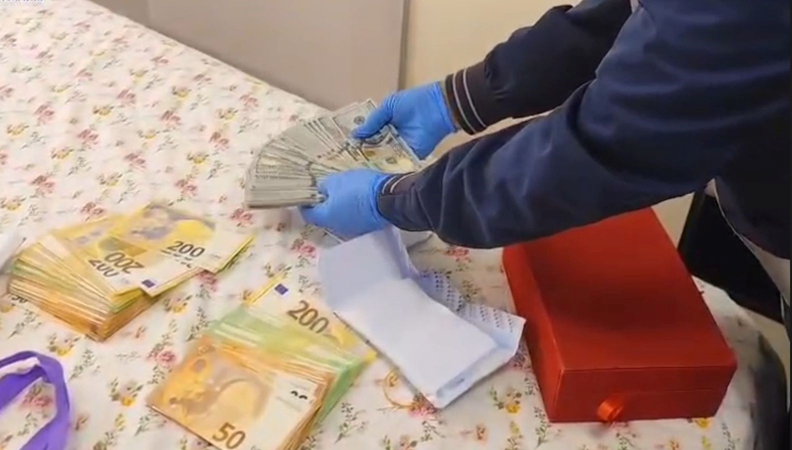 malatyada buyucu operasyonu on binlerce eurove dolar ele gecirildi EJwZbr7c