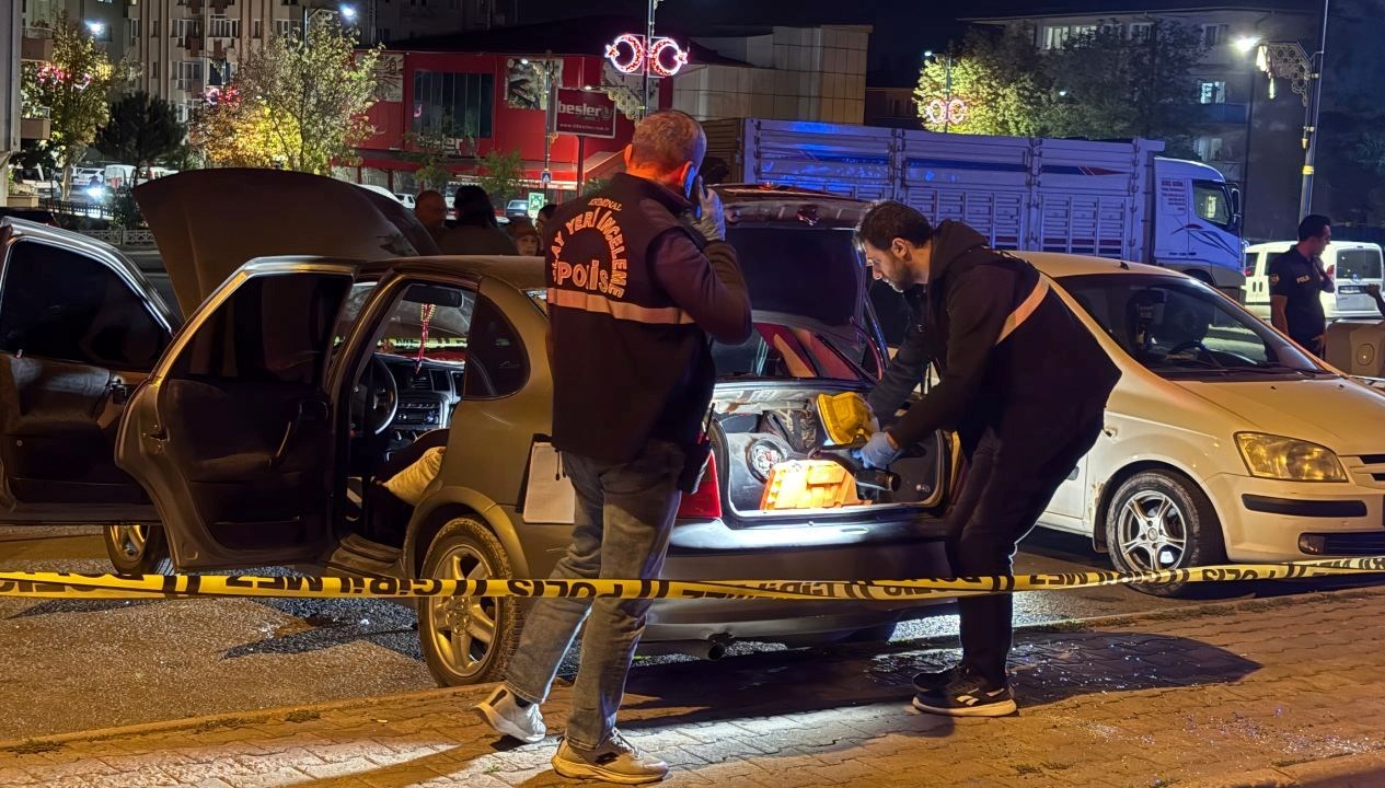 otomobilde cakmak gazi faciasi 1 cocuk oldu 2si yaralandi lkAkIN2d