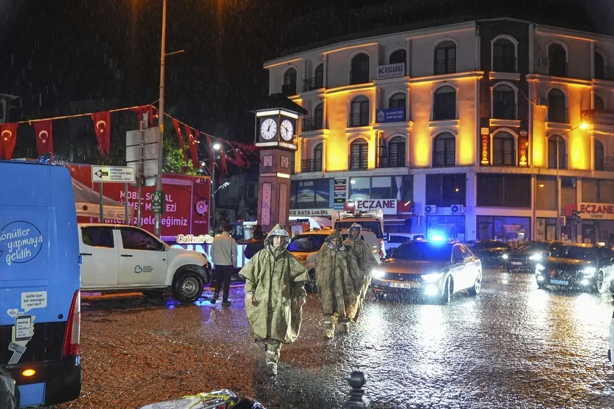 sindirgida deprem sonrasi saganak yagmur 2wcCe5ik.jpg