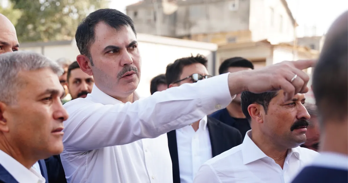 zilgitlarla karsilanan bakan kurum uzun carsi icin talimat verdi jylKQTfX