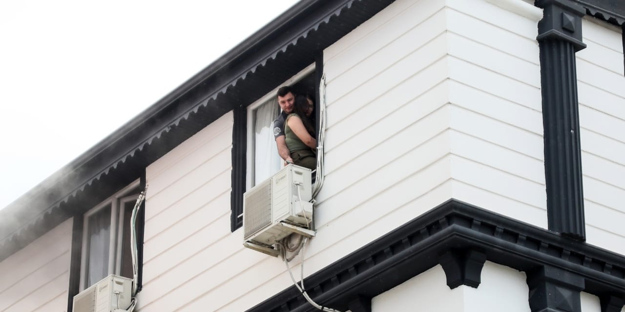 Antalya’da Apart Otelde Yangın: İtfaiye Ekibi Acil Müdahale ile Durumu Kontrol Altına Aldı